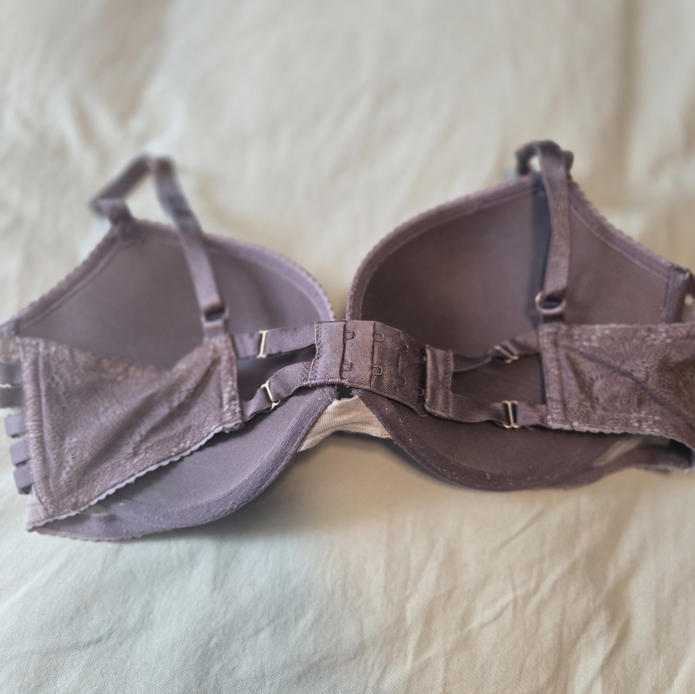 Victoria's Secret Lace Underwire Push Up Bra in Mauve - Picture 3 of 4